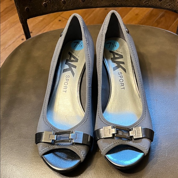 Anne Klein Sport Gray Peep Toe Heels - Picture 1 of 4